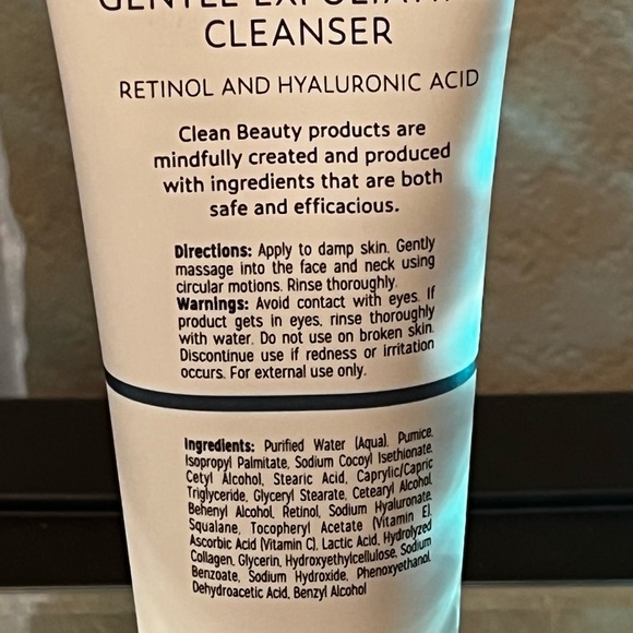 Clean Beauty Gentle Exfoliating Cleanser with Retinol & Hyaluronic Acid NEW - Picture 6 of 8